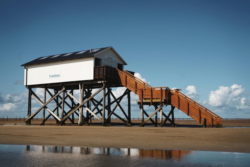 Toilettenpfahlbau in Böhl