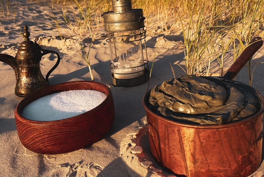 Heilmittel Schlick und Salz in Holzschalen