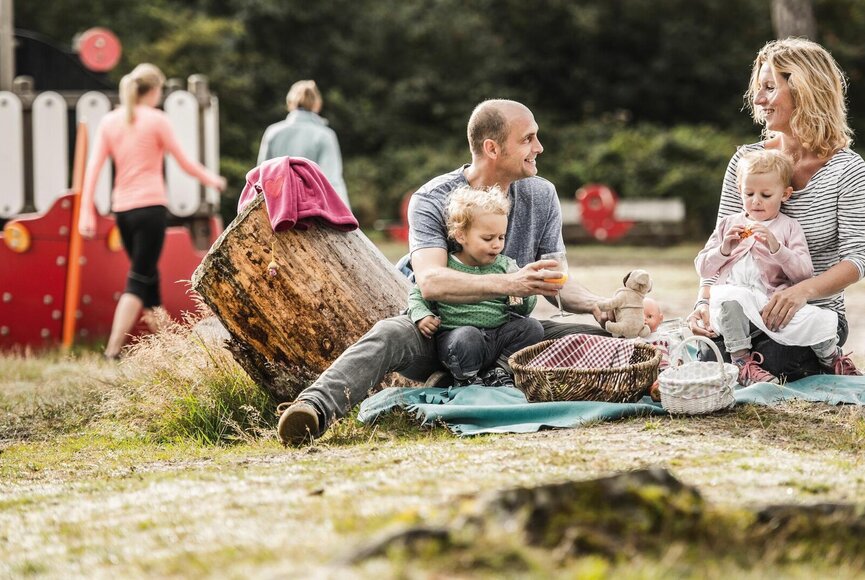 Picknick auf dem Waldspielplatz