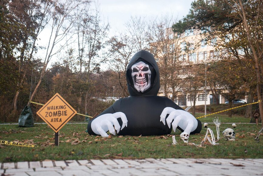 Halloween Deko auf der Erlebnis-Promenade 