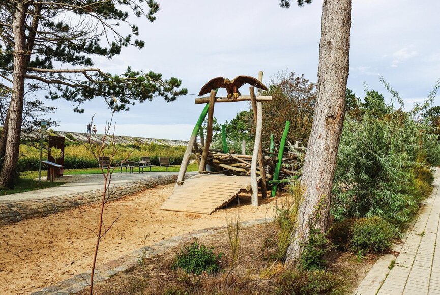 Seeadler-Spielplatz mit Seilbahn und Seeadlernest