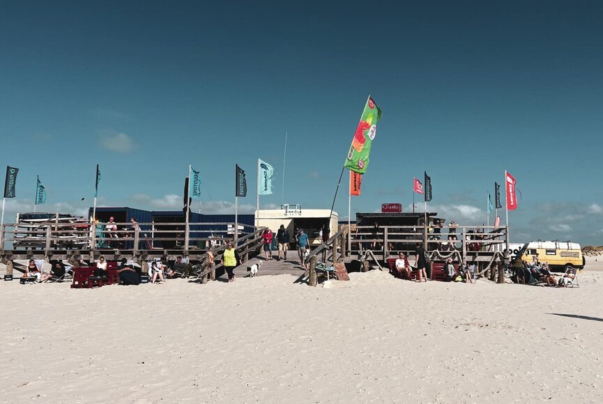 (c)TZ-SPO_Surfschule_Ording Surfschule auf dem Pfahlbaupodest