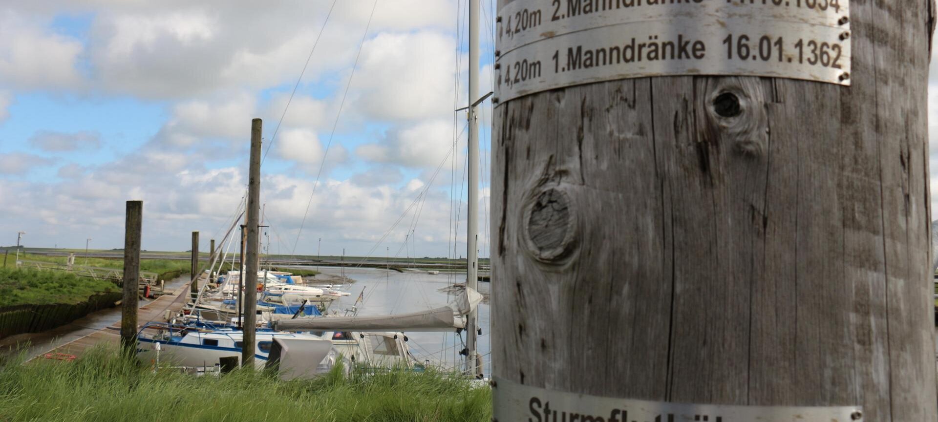 Hafen Tümlauerkoog mit Sturmfluthöhen