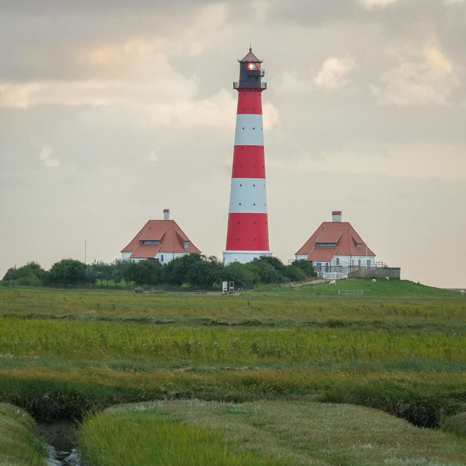 Der Westerhever Leuchtturm bei Sonnenuntergang