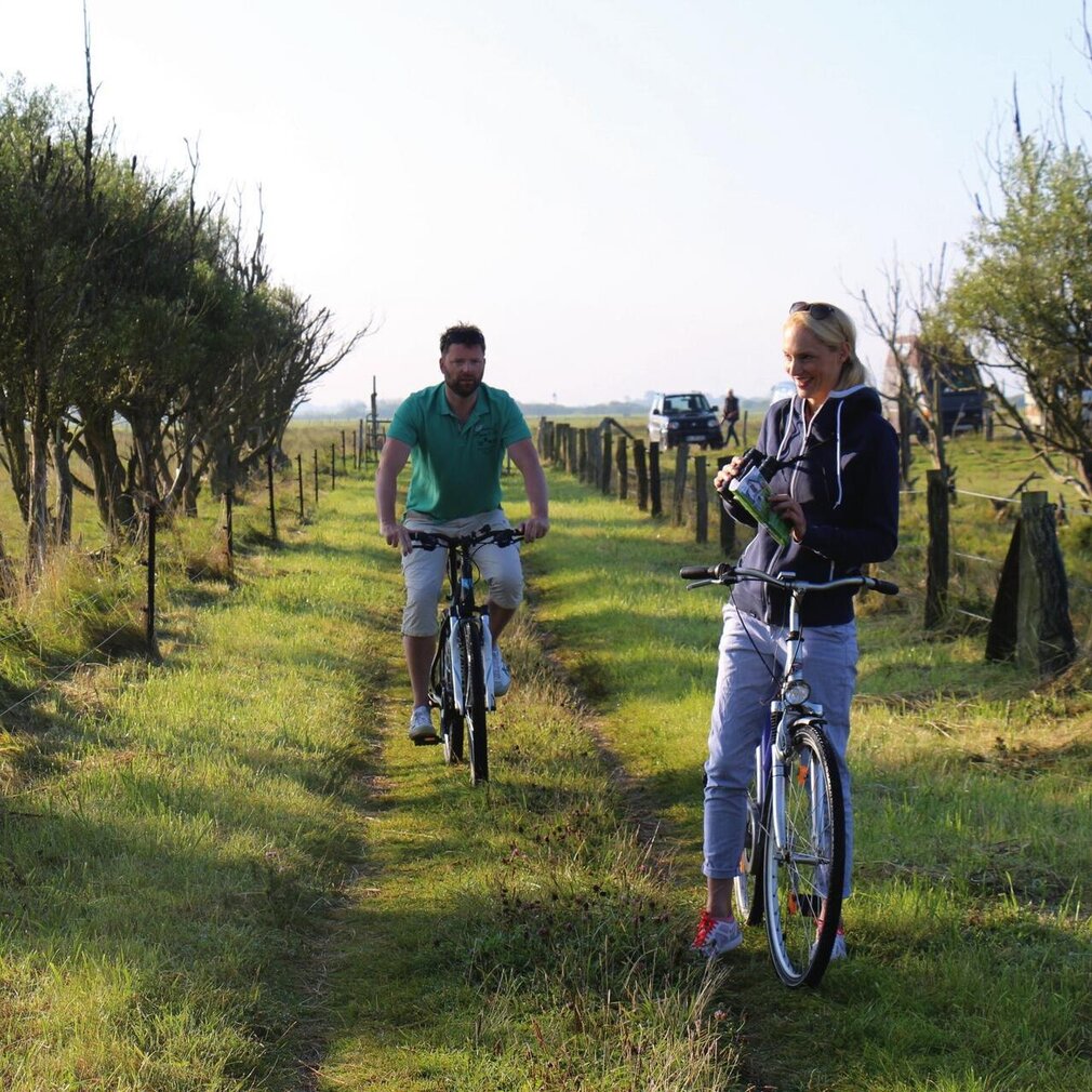 Pärchen auf Fahrradtour 