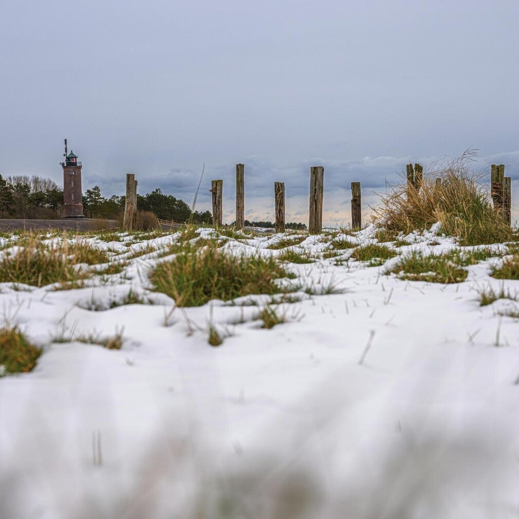 Schnee am Böhler Leuchtturm