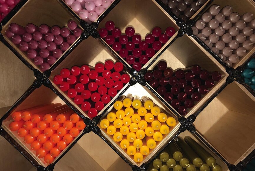 bunte Kerzen der Kerzendiele Garding