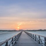 Seebrücke im Sonnenaufgang
