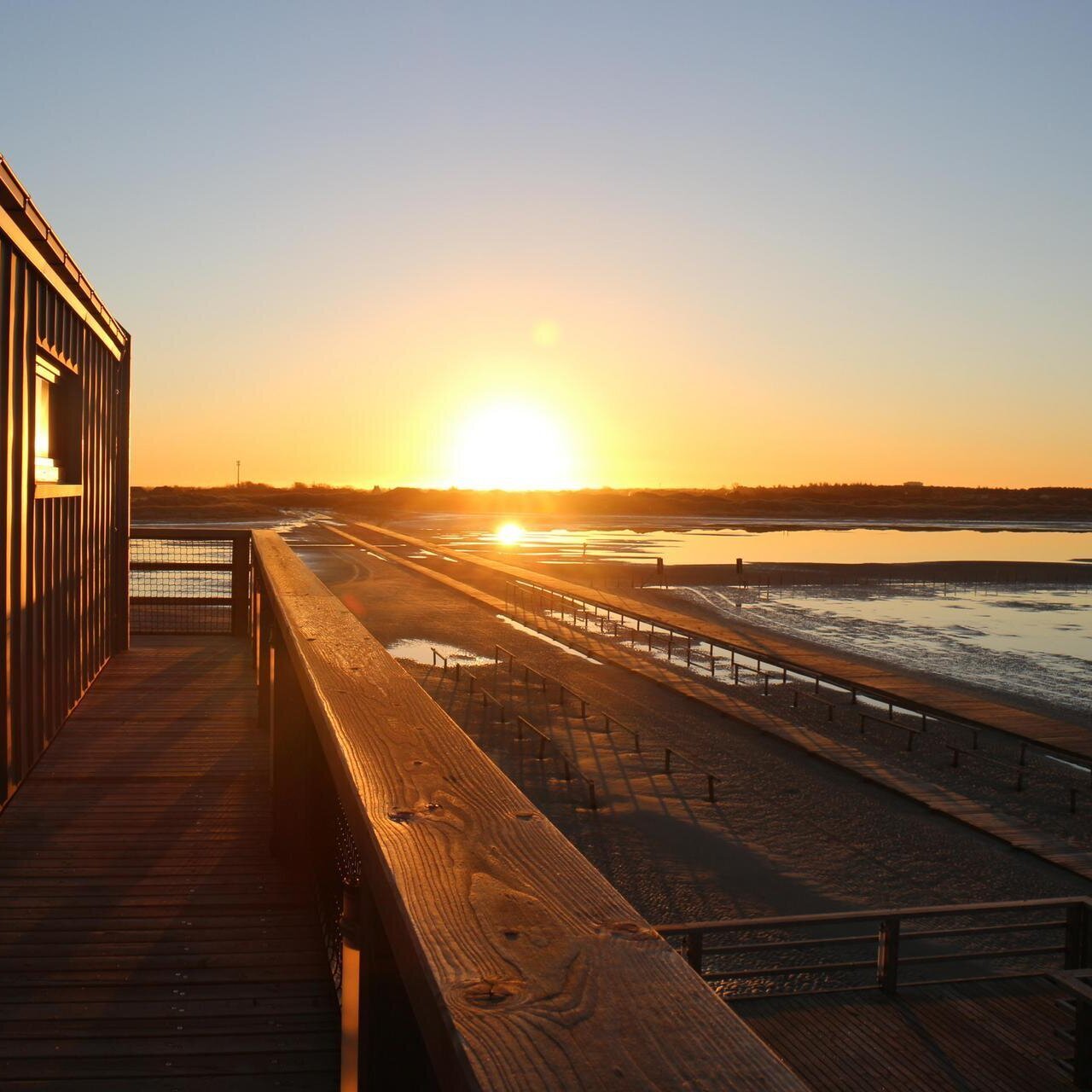 (c)TZ-SPO_Ording_Strand Sonnenaufgang vom Pfahlbau am Strand