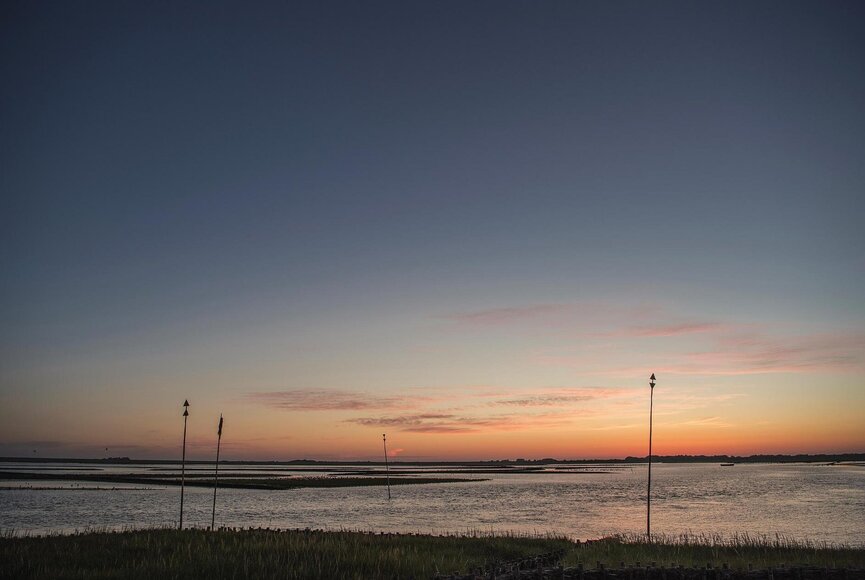 Sonnenuntergang im alten Hafen im Tümlauer Koog