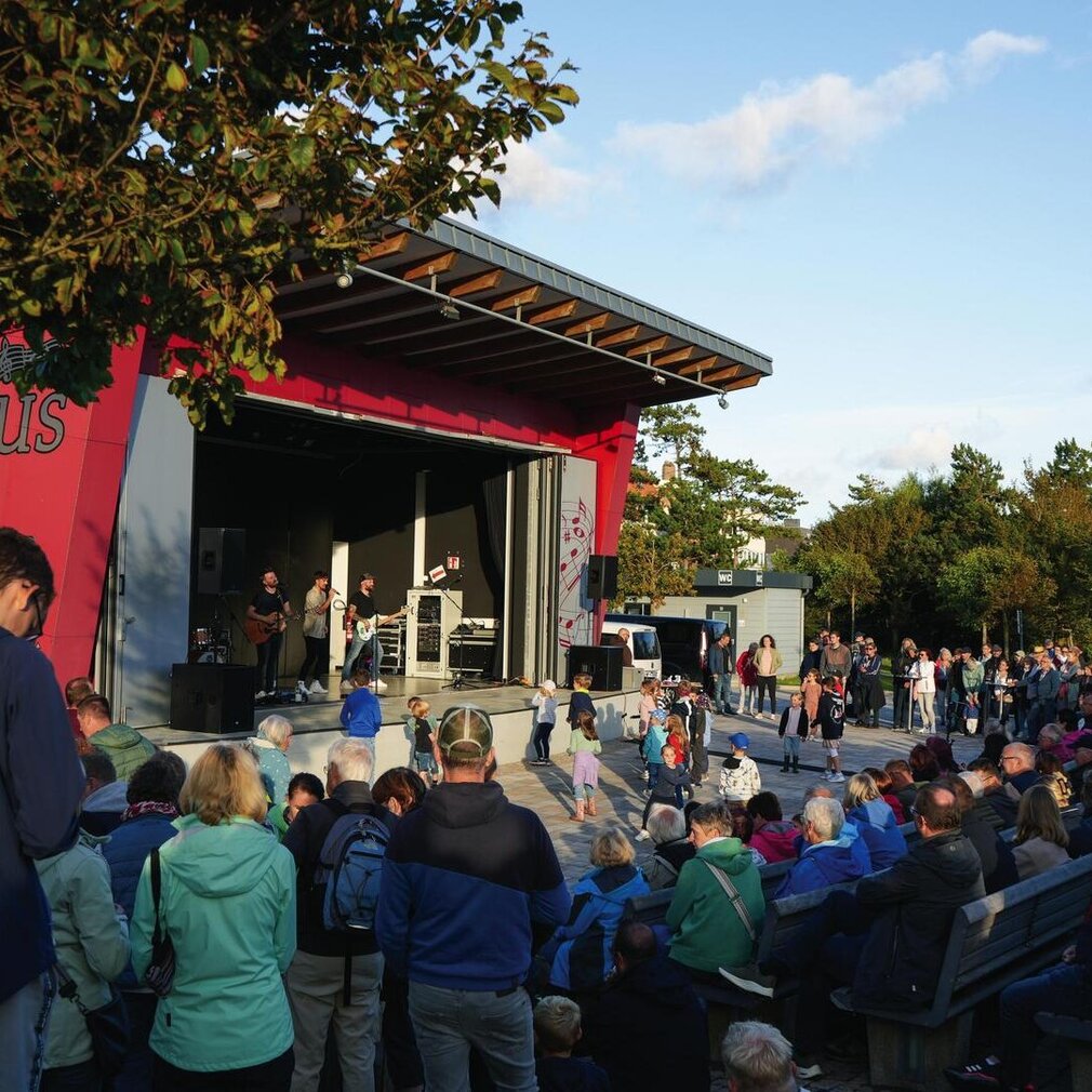Außenbühne des Dünen-Hus