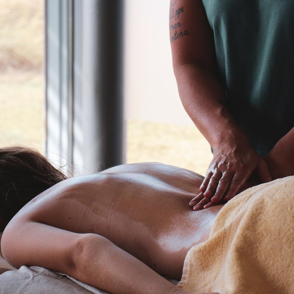 Wellness an der Nordsee Während einer Rückenmassage