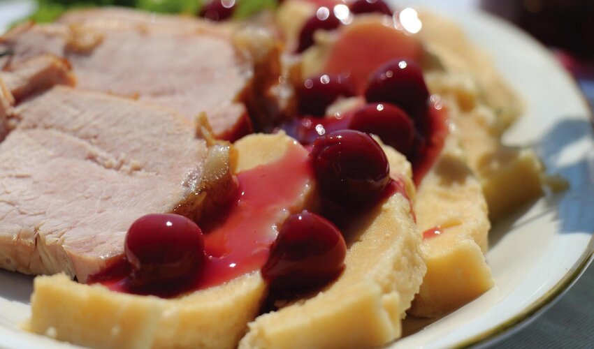 Mehlbeutel mit Kirschen und Kasseler der Eiderstedter Landfrauen