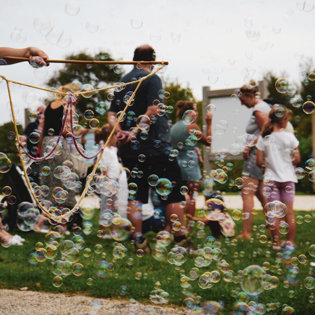 Seifenblasen auf der Promenade